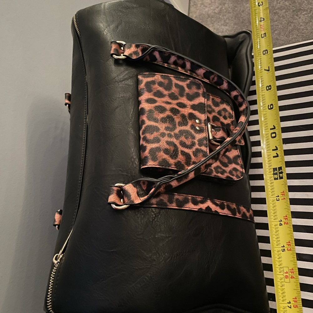 Leopard Duffle Bag - Picture 11 of 11